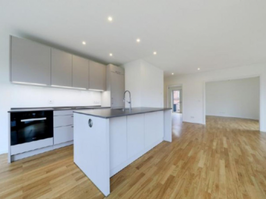 4-Zimmer-Wohnung mit Terrasse und Balkon in Bogenhausen