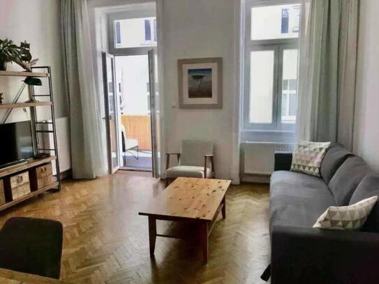 3 Zi Altbauwohnung mit Balkon in Prenzlauer Berg