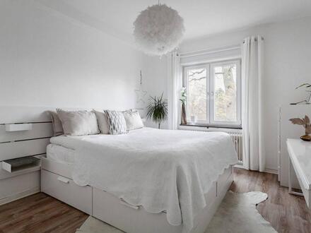 Helle 2 Zimmer Wohnung Berlin Mitte mit Balkon und Fitnessraum