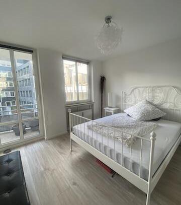 Schöne, helle, voll möblierte 2 Zimmer Wohnung mit Balkon in Berlin Lichtenberg auf Zeit zu vermieten