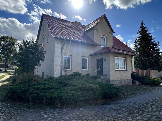 Großes Einfamilienhaus 215qm mit Nebengebäude Grundstück 1500qm