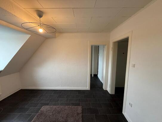 Renovierte 3 Zimmer DG-Wohnung in Essen-Stoppenberg