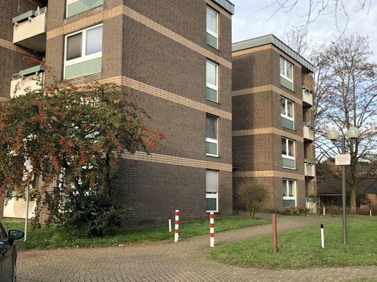 Modernisierte Seniorenwohnung mit Balkon in ruhigem Mehrfamilienhaus