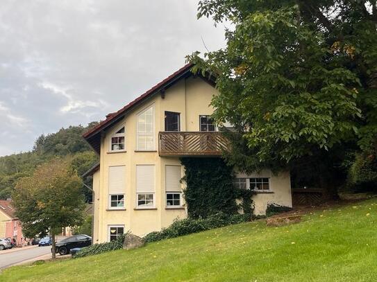 Haus mit Garten, Garage und großen Nutzräumen in Niederkail