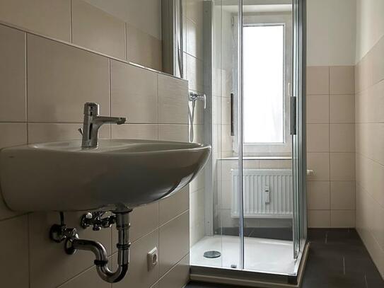 Sanierter Altbau - wenige Schritt bis zum Schloßparkcenter, 2. OG