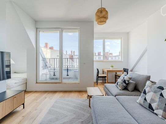 Gorgeous, new penthouse apartment in Schöneberg with balcony with view of the TV tower, air conditioning, and heat pump…