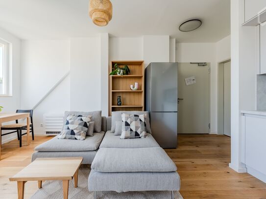 Wunderschöne, neue Dachgeschosswohnung in Schöneberg mit Balkon und Blick auf den Fernsehturm, Klimaanlage und Wärmepum…