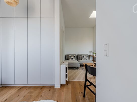 Neue Dachgeschosswohnung in Schöneberg mit Balkon, Klimaanlage und Wärmepumpe