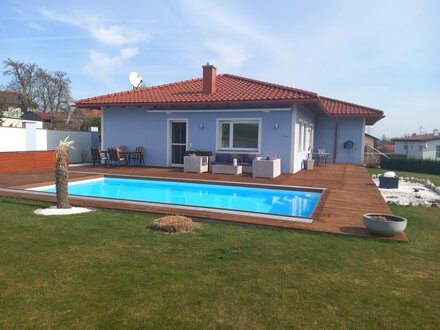 Einfamilienhaus mit 7 Zimmern Pool und traumhaften Garten & 222 m² Wohnfläche