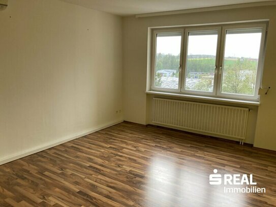 Moderne, sanierte 3 Zimmer Wohnung mit Loggia