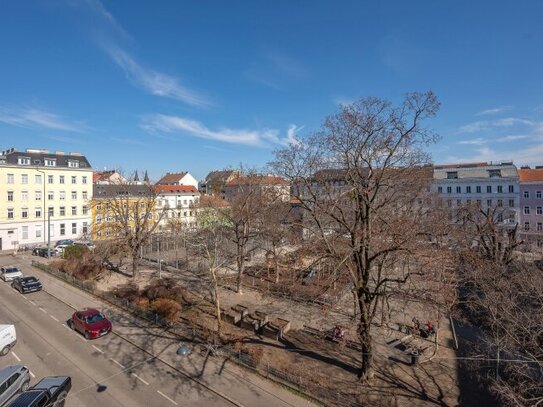 ++Diepoldplatz++ Sanierungsbedürftige 1-Zimmer Altbau-Wohnung, viel Potenzial!