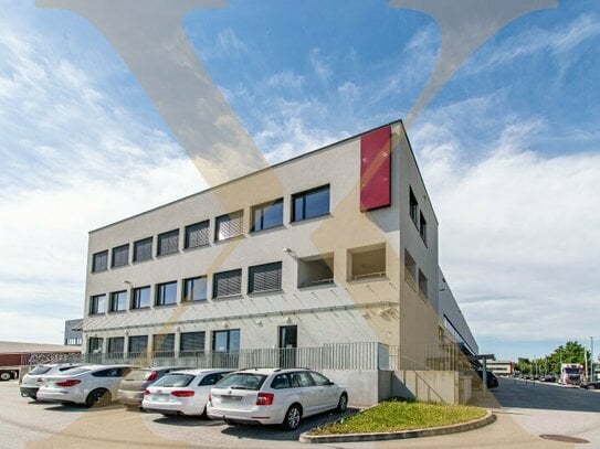 Attraktive Bürofläche mit ca. 250 Parkplätzen und großzügigen Außenflächen im Leondinger Gewerbegebiet zu vermieten!