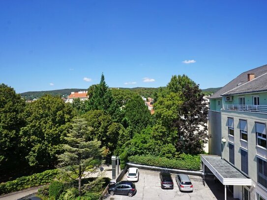 In der Badener Fußgängerzone: DG-Garconniere mit Garagenplatz