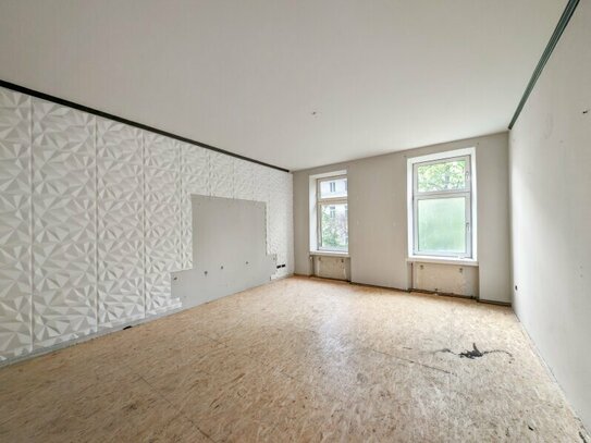 ++Q16++ Renovation-needed 2-room old building flat, lots of potential