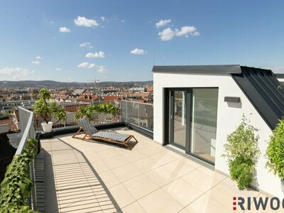 CITY VIEW & STYLE // MODERNE DACHGESCHOSSWOHNUNG // PANORAMAFENSTER // BALKON + TERRASSE + DACHTERRASSE MIT TRAUMBLICK // NÄHE UHLPLATZ