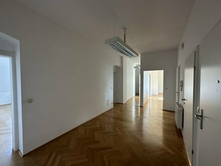 Julius-Tandler-Platz: DG-3-Zimmer mit hohen Decken ab sofort!