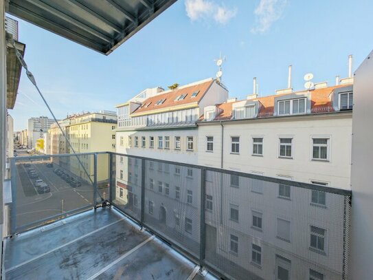 ++NEU++ Renovierungsbedürftige 2-Zimmer ALTBAUWOHNUNG mit Balkon!