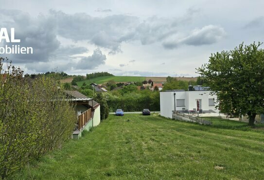 Großes, sonniges Baugrundstück