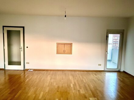 Bieterverfahren: 94m² Wohnung zum Sanieren mit 2 Balkonen