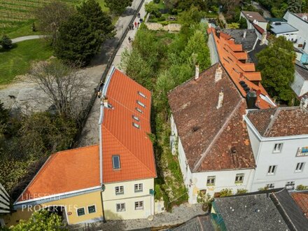 Grundstück mit sanierungsbedürftigen Zinshäusern in zentraler Lage von Gumpoldskirchen