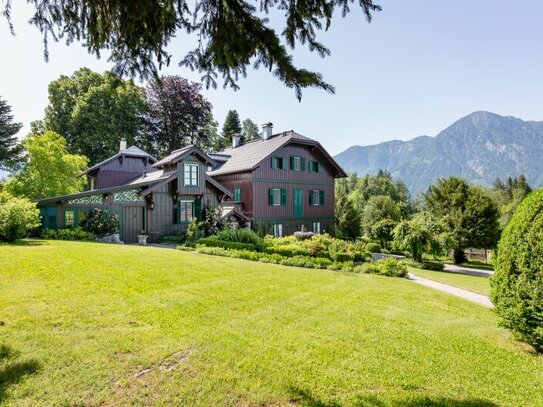 Prachtvolle Villa im Aussser-Stil mit Dachsteinblick