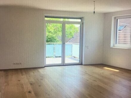 PROVISIONSFREI - Wohnung mit großem Balkon am eigenen Schwimmteich, inkl. großer Dachterrasse und Stellplatz