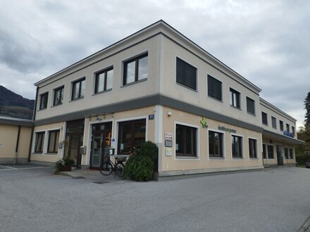 Neuwertige Gewerbeflächen in Aigen vermieten - Praxis oder Büronutzung möglich