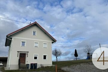 Teilsaniertes Einfamilienhaus in *Sternchenwidmung*