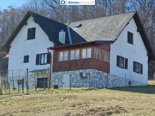 Buschenschank in den Weinbergen mit ca 9.000 m² Grundstücksfläche inkl. Weingarten