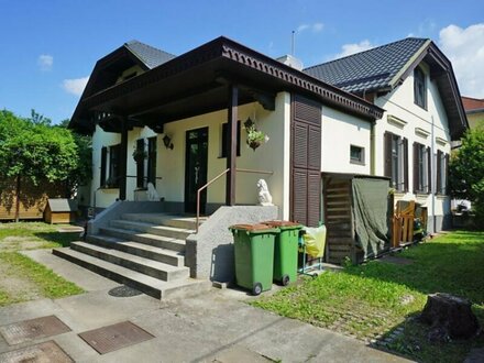 Einfamilienhaus mit großzügigem Garten und Pool in Mauer