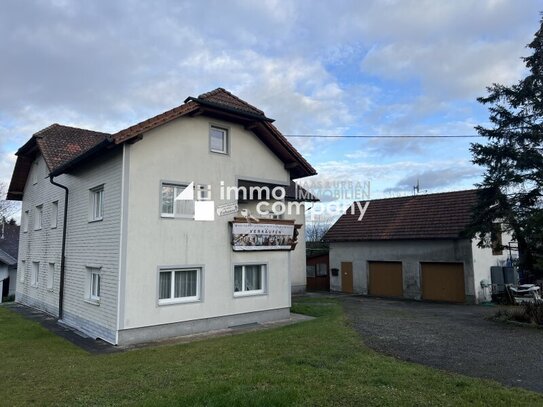 Großzügiges Zweifamilienhaus mit Charme und Ruhe