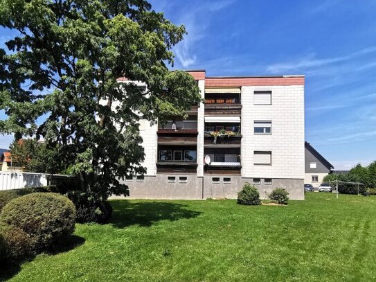 Geräumige Souterrain-Wohnung in Knittelfeld: Sanierungsobjekt mit Loggia, Einbauküche und Stellplatz