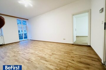 Helle, neu sanierte 2 Zimmer Balkonwohnung