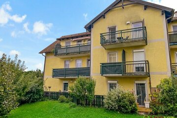 Wohnlage im Süden von Amstetten. - Vermietete 3-Zi. Wohnung. - Zwei Balkone und großer Gemeinschaftsgarten.