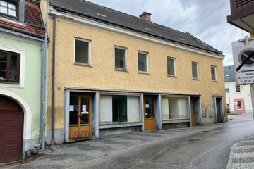 Renovierungsbedürftiges Wohn- und Geschäftshaus in Schrems