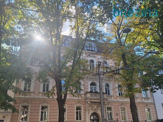 Klassisch Altbau - zentral und doch im Grünen mit Balkon und Garten-Mitbenützung - unbefristet