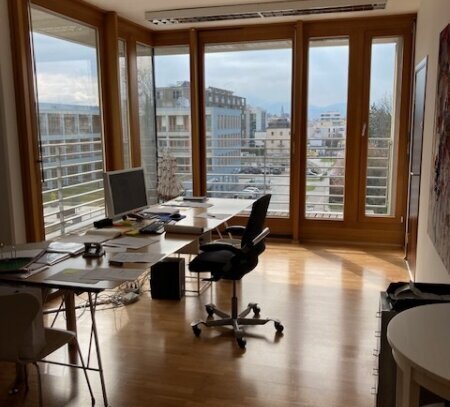 Helle und moderne Bürofläche im Business Boulevard