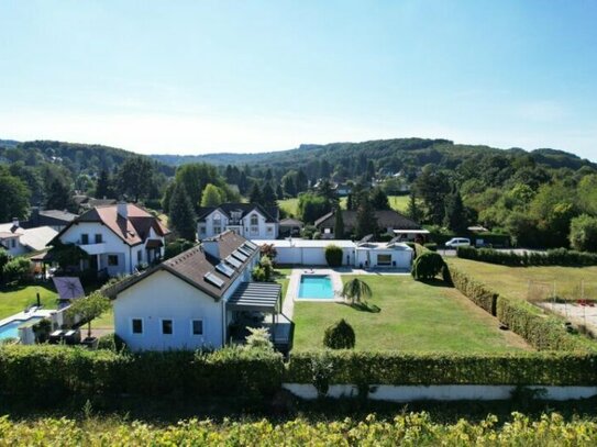 Exklusives Domizil mit höchster Wohnqualität, großem Garten und Infinity-Pool