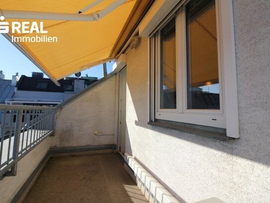 Kleine Dachterrasse, 2 Zimmer, gepflegtes Haus, kleiner 2 Personen Lift