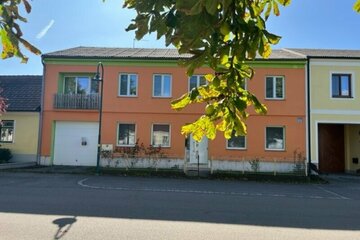 Wärmepumpenheizung! Dreifachverglaste Fenster - großzügiges Zweifamilienhaus RENOVIERT! Lagerraum, Garage, Speicher!