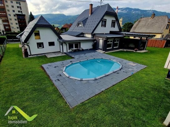 Generalsaniertes Einfamilienhaus mit Swimmingpool, Wintergarten, 2 Garagen und Doppelcarport