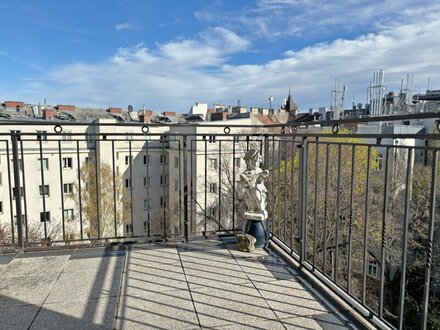 Zwei zusammengelegte Dachgeschosswohnungen mit Balkon und Aussicht auf die Gloriette beim Schloss Schönbrunn!