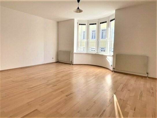 TOPGELEGENHEIT! SONNIGE 38 m2 NEUBAU-GARCONNIERE, Wohn- Esszimmer mit Kochnische, Duschbad, Leegasse, U4-Nähe