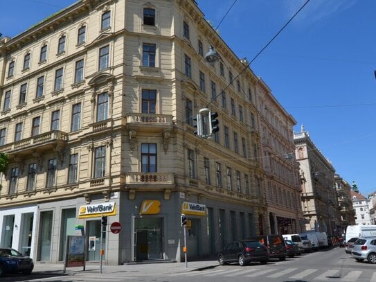 Zentrales historisches Innenstadtbüro mit wunderschönen Stadtparkblick, 1. Stock