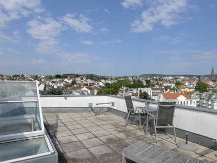 DG-Großwohnung mit Aussichtsterrasse und Wintergarten im Herzen von Gersthof