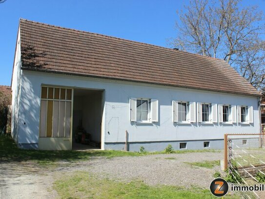 Willersdorf: Bauernhaus mit Nebengebäude in ruhiger Aussichtslage