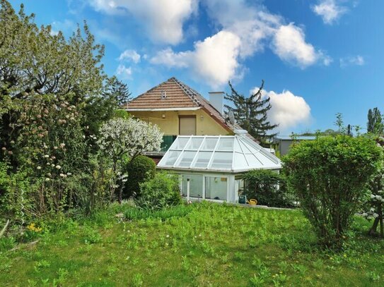 Entzückendes Einfamilienhaus in gekuppelter Bauweise in ruhiger Gartensiedlung Nähe Steinhofgründe