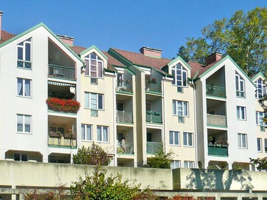 Südlich ausgerichtete 3-Zimmer-Wohnung mit Loggia und Carport im Zentrum