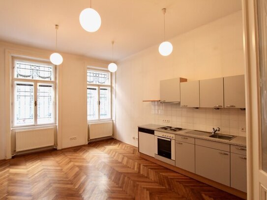 Altbau nächst Burggasse! Westseitige 2,5-Zimmer-Wohnung im Hochparterre