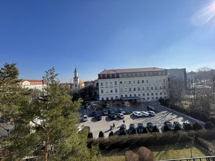 2-Zimmer mit Wietblick und perfekter Anbindung: direkt beim orthopädischen Spital Speißing!